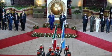 Presidente Giammattei recibe a su homólogo de México en Palacio Nacional de la Cultura