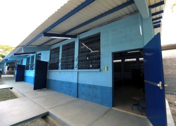 PRESIDENTE ENTREGA AMPLIACIÓN DE ESCUELA EN GUALÁN