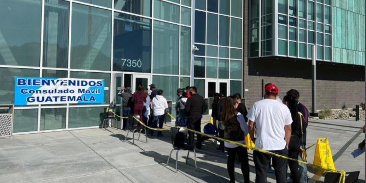 Connacionales son atendidos en jornadas de Consulados Móviles en Estados Unidos