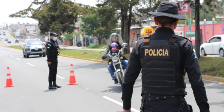 Capturan a presunto traficante de personas que conducía autobús con migrantes