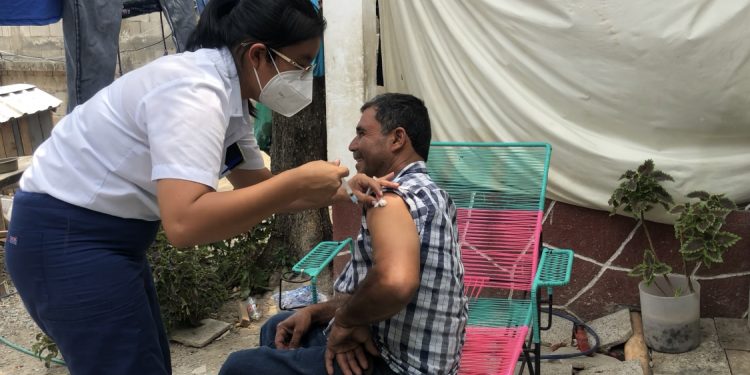 Plan de vacunación de casa en casa llega a los 22 departamentos