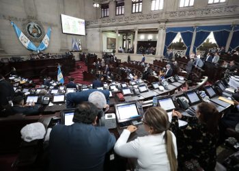 Aprueban reformas a la ley que brinda apoyo social a consumidores de combustibles