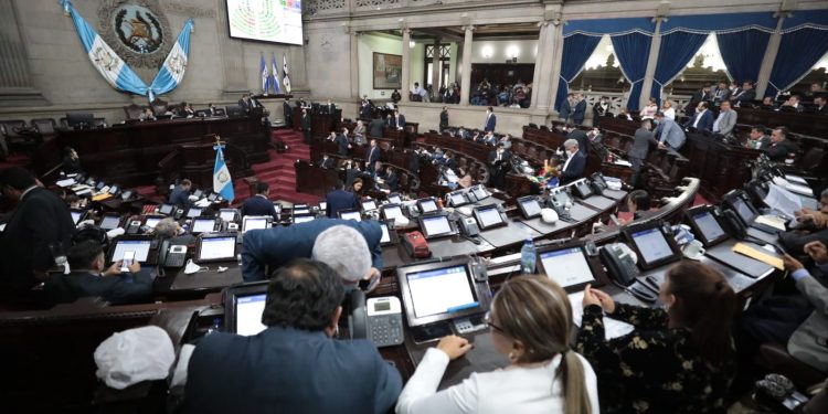 Aprueban reformas a la ley que brinda apoyo social a consumidores de combustibles
