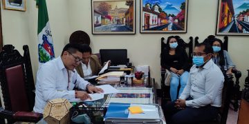 Firman convenios para ejecutar dos proyectos de desarrollo en San Juan Alotenango