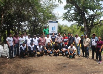 MARN lleva a cabo jornada de limpieza en Cráter Azul, Petén