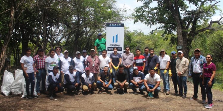 MARN lleva a cabo jornada de limpieza en Cráter Azul, Petén