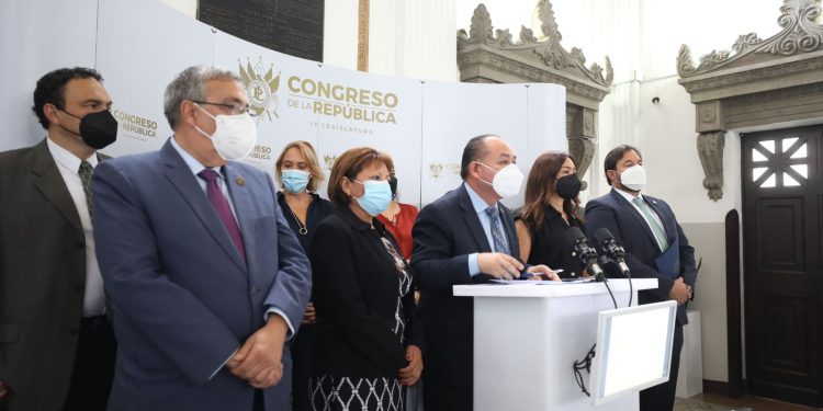 Presentan nueva iniciativa de ley de vacunación