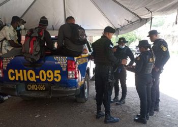 PNC remite a 10 migrantes de nacionalidad venezolana