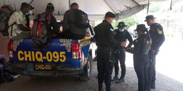 PNC remite a 10 migrantes de nacionalidad venezolana