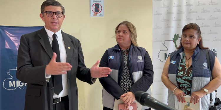 Envían 50 mil cartillas para emisión de pasaportes en Estados Unidos