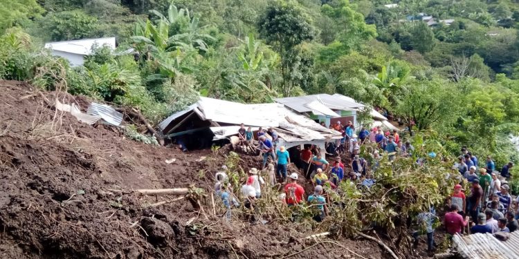 Conred asiste a vecinos afectados por las lluvias en Tucurú