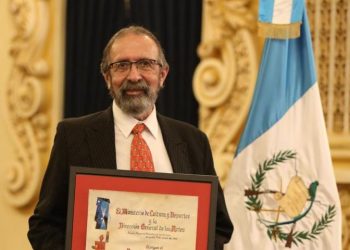 Manuel de Jesús González Bolaños y Juan José Rodríguez de Paz reciben Premio Carlos Mérida