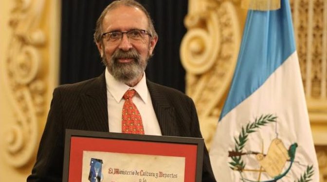 Manuel de Jesús González Bolaños y Juan José Rodríguez de Paz reciben Premio Carlos Mérida