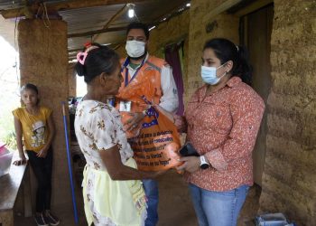 Entregan asistencia humanitaria a familias damnificadas por lluvias en Jalapa