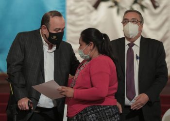 Gobierno inicia trasladado de trabajadores de Salud por contrato a renglón permanente