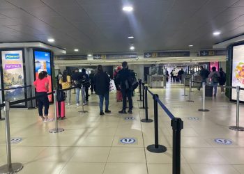 Migración niega ingreso al país a 10 extranjeros