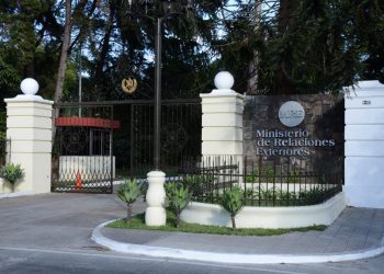 BUSCAN A MENORES DESAPARECIDOS