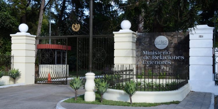 BUSCAN A MENORES DESAPARECIDOS