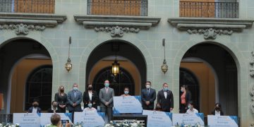 Becas de inglés beneficiarán a más de 5 mil estudiantes del ciclo diversificado