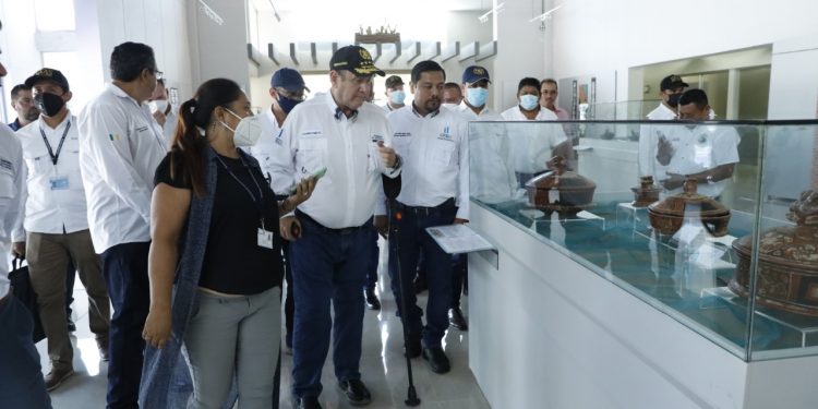 Presidente recorre Museo Regional Mundo Maya