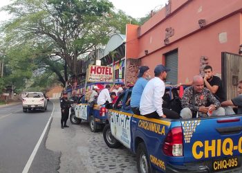 Remiten a Migración a grupo de 17 venezolanos