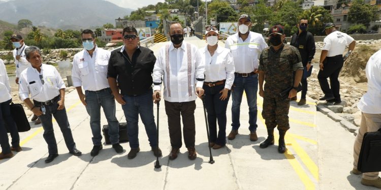 Más de 35 mil personas beneficiadas con instalación de puente sobre el río Naranjo, en Zacapa