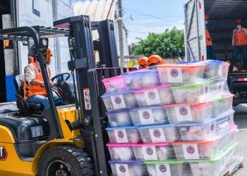 Personal de Conred inicia traslado de ayuda humanitaria al interior del país