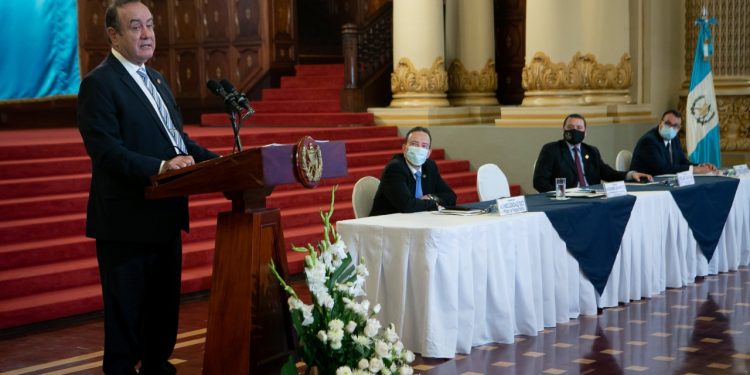 Presidente Alejandro Giammattei anuncia centro de trasplantes