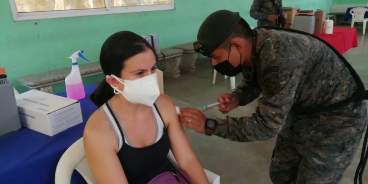 Primera Brigada de Infantería Mariscal Zavala apoya en jornada de vacunación contra el COVID-19