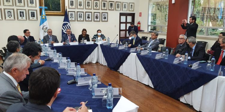 Reunión de la AEC y autoridades del Minex.