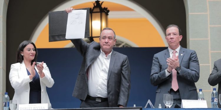 Presidente Giammattei sanciona Ley de Interés Preferencial para Facilitar el Acceso a la Vivienda Social