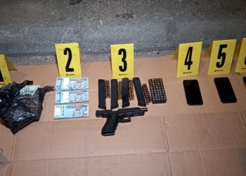 Decomisan más de 45 mil dólares escondidos en vehículo particular