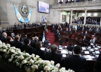 Sesión solemne en el Congreso de la República para conmemorar los 37 años de la promulgación de la Constitución Política de la República