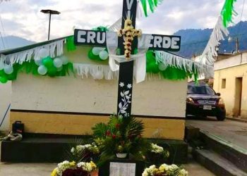 Vecinos de Totonicapán celebran el Día de la Santa Cruz