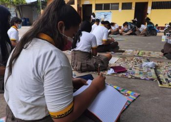 Estudiantes de Petén, reciben taller de reciclaje.