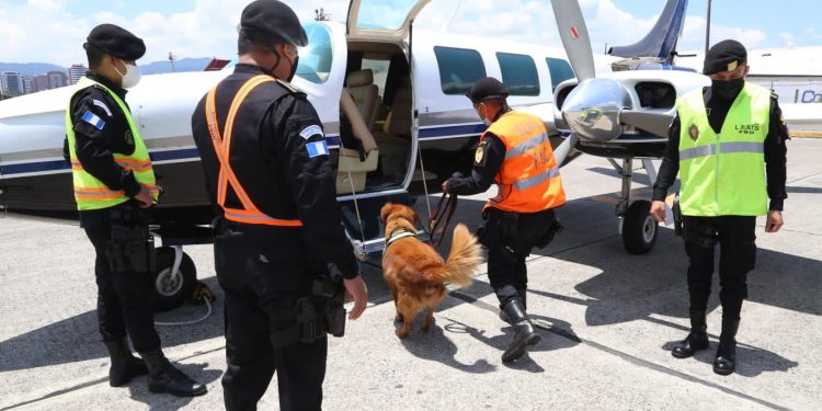 Fortalecen trabajo antinarcótico en el Aeropuerto Internacional La Aurora