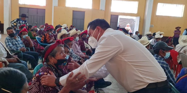 Adultos mayores de Colotenango recibirán aporte económico