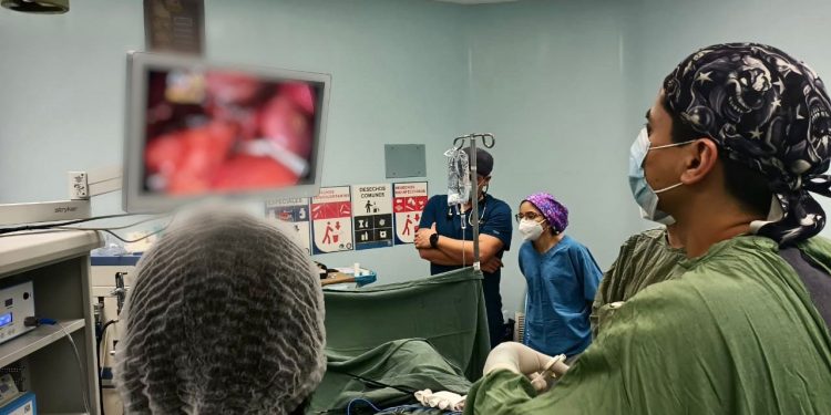 Efectúan primera cirugía laparoscópica en el Hospital San Juan de Dios