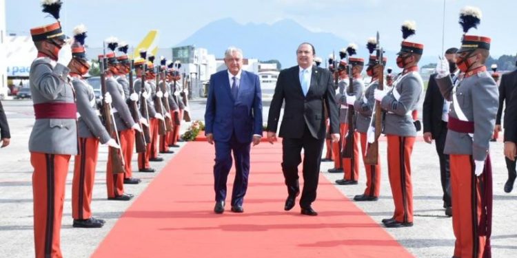 Presidente Andrés Manuel López Obrador arriba a Guatemala