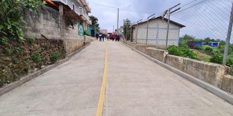 Mejoramiento de camino rural favorece el desarrollo de San Juan Atitán