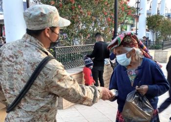 Reservistas militares reconocen labor de las madres de familia