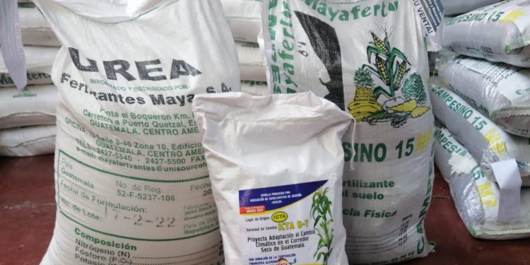 Agricultores zacapanecos reciben productos para mejorar sus cultivos