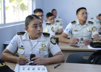 Agentes de la PNC reciben curso de dactiloscopia