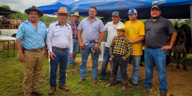 Autoridades destacan éxito de Primer Tianguis Ganadero