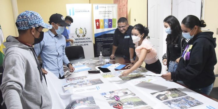 Jóvenes jalapanecos contribuyen al desarrollo de sus comunidades