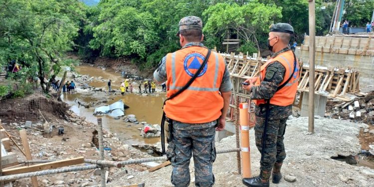 Efectúan labores para habilitar paso entre Zacapa y Chiquimula