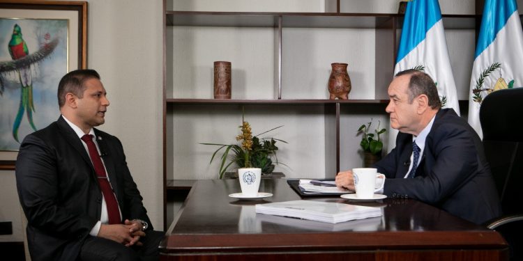 Presidente lleva a cabo diálogo con aspirantes a fiscal general y jefe del Ministerio Público