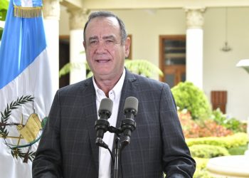 Presidente Alejandro Giammattei felicita a madres guatemaltecas