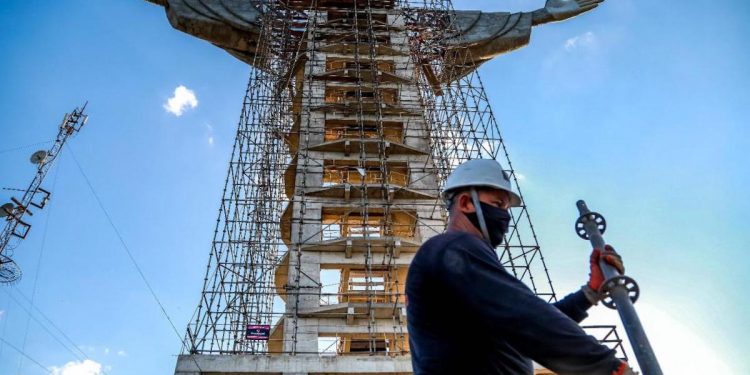 Mayor Cristo del mundo es erguido en Brasil y espera ser inaugurado en 2023