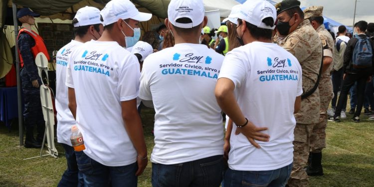 Involucran a servidores cívicos en fortalecimiento de aprendizaje en las escuelas